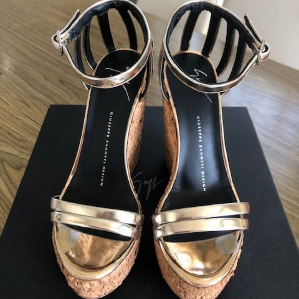 Giuseppe Zanotti Ramino Platform Wedge Shoes in Rose Gold / Tan Color Size 6.5